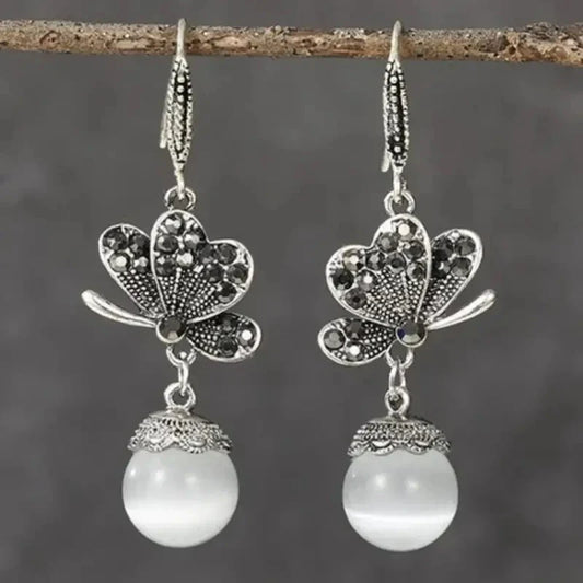 Classic Pearl Earring with Timeless Appeal