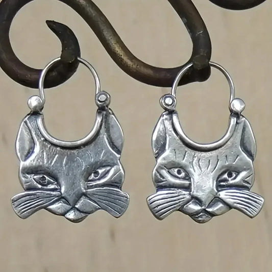 Charming Silver Earring for Any Occasion