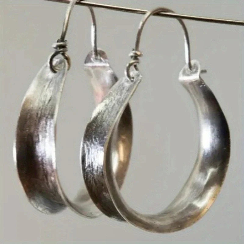 Romantic Silver Earring for Special Moments
