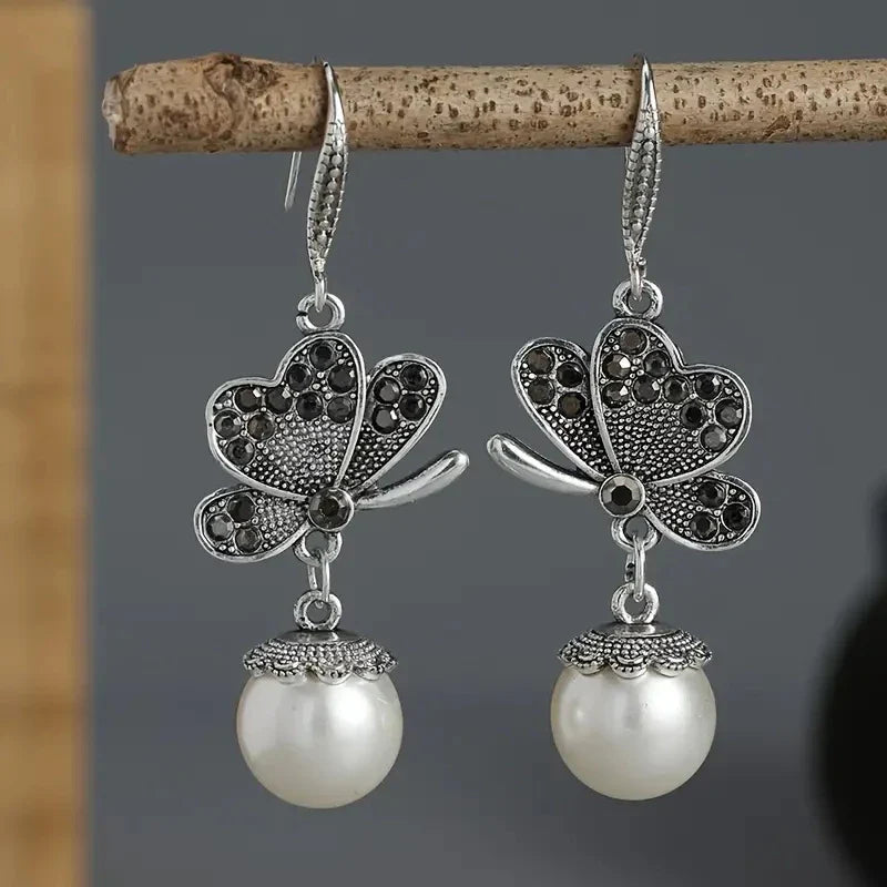 Classic Pearl Earring with Timeless Appeal
