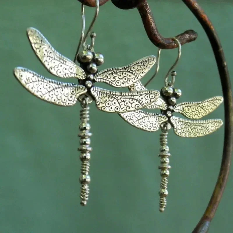 Charming Silver Earring for Any Occasion