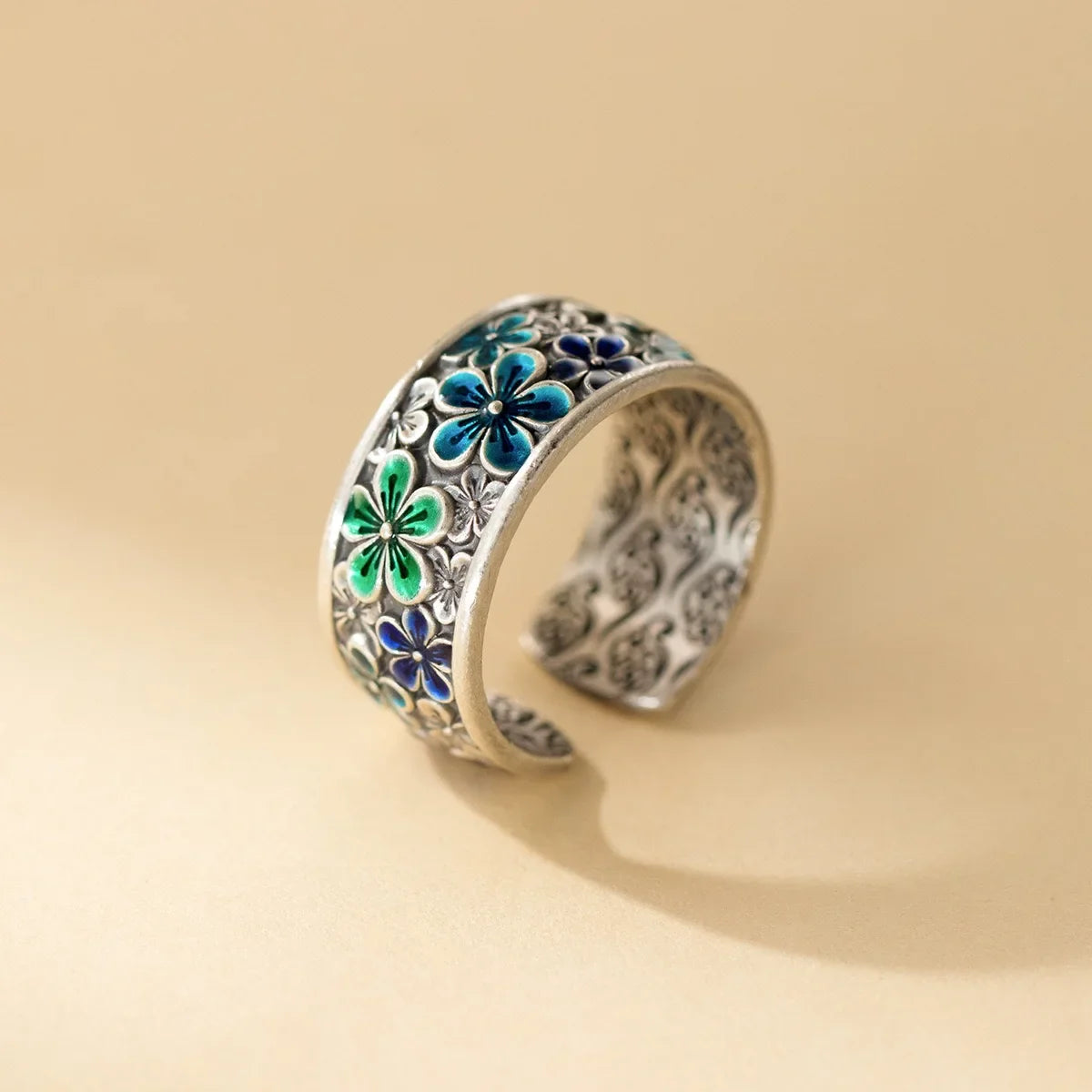Charming Silver Ring for Any Occasion