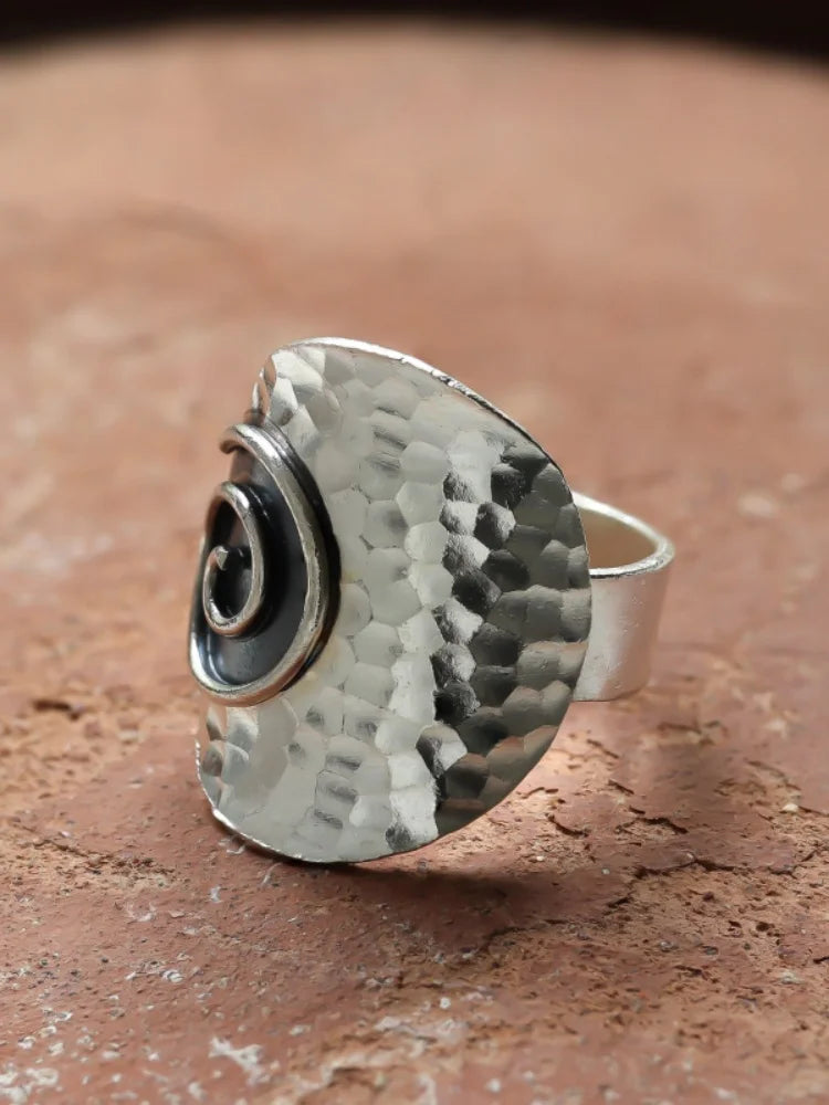 Classic Silver Ring with Timeless Appeal