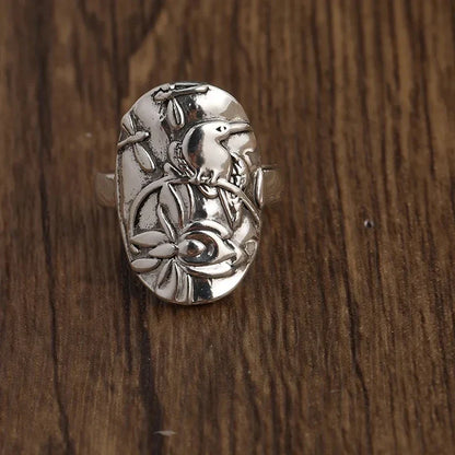 Classic Silver Ring with Timeless Appeal