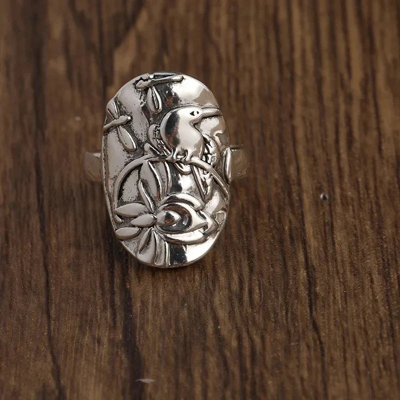 Classic Silver Ring with Timeless Appeal