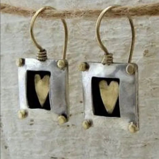 Charming Silver Earring for Any Occasion