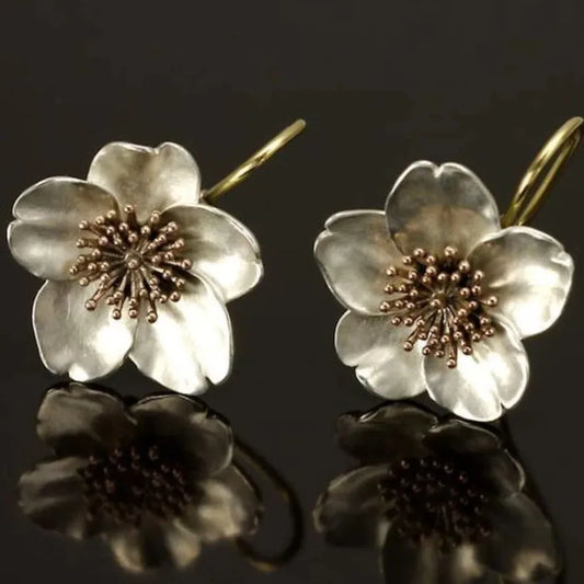Romantic Gold Earring for Special Moments