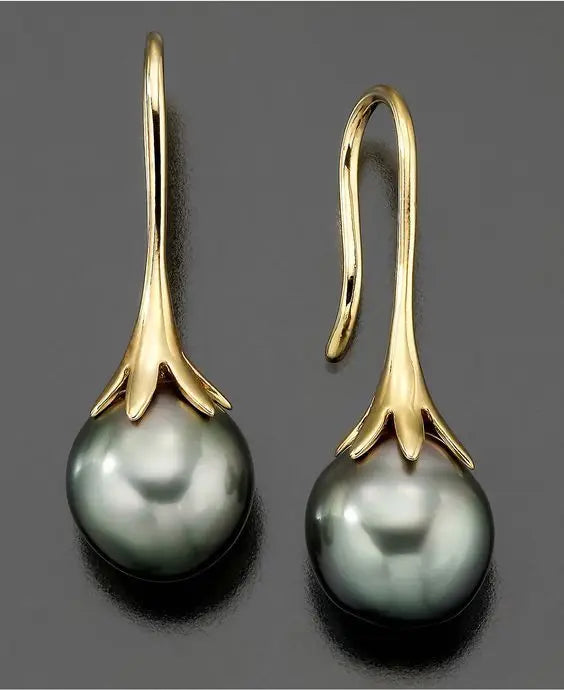 Classic Gold Earring with Timeless Appeal