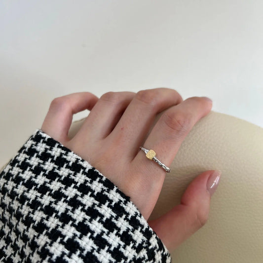 Classic Gold Ring with Timeless Appeal