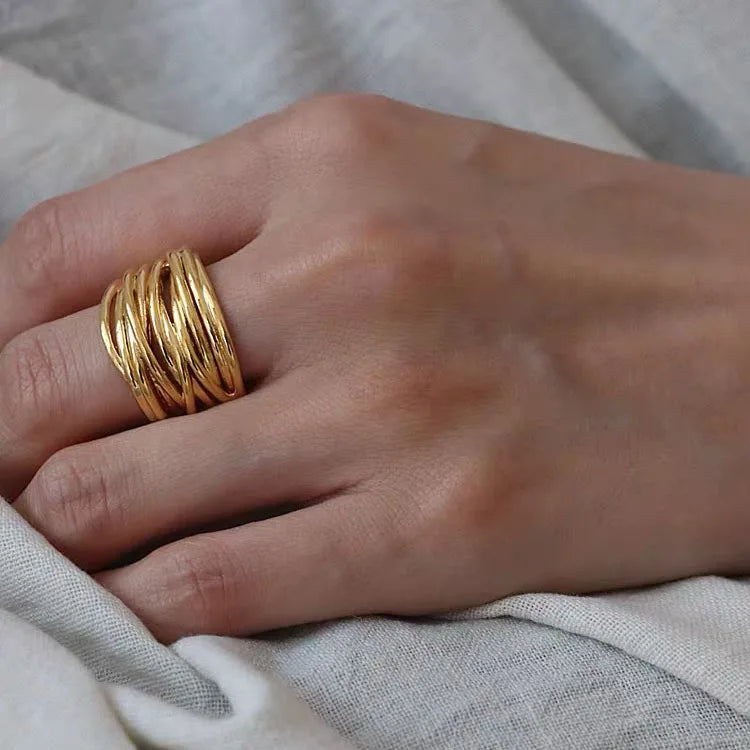 Charming Gold Ring for Any Occasion