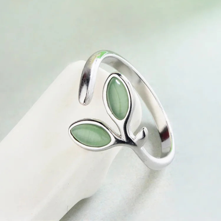 Classic Silver Ring with Timeless Appeal