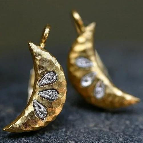 Stunning Gold Earring for Daily Wear
