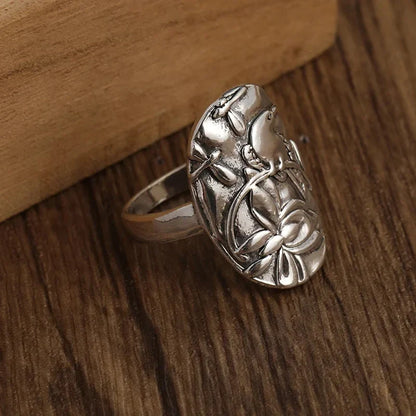 Classic Silver Ring with Timeless Appeal