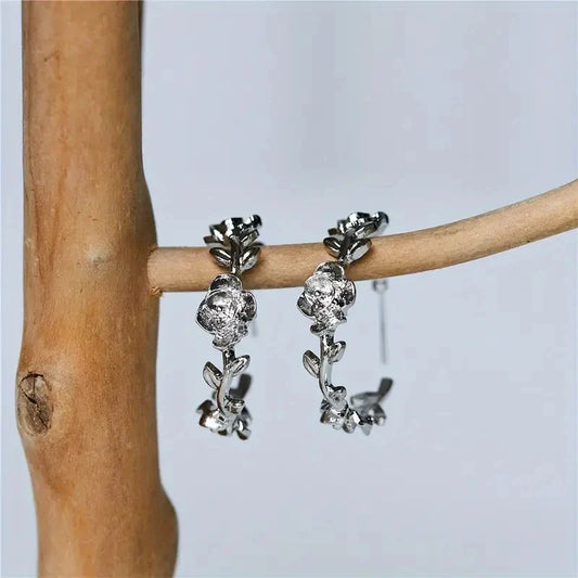 Charming Gold Earring for Any Occasion