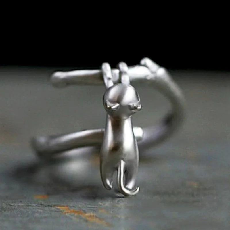 Classic Silver Ring with Timeless Appeal