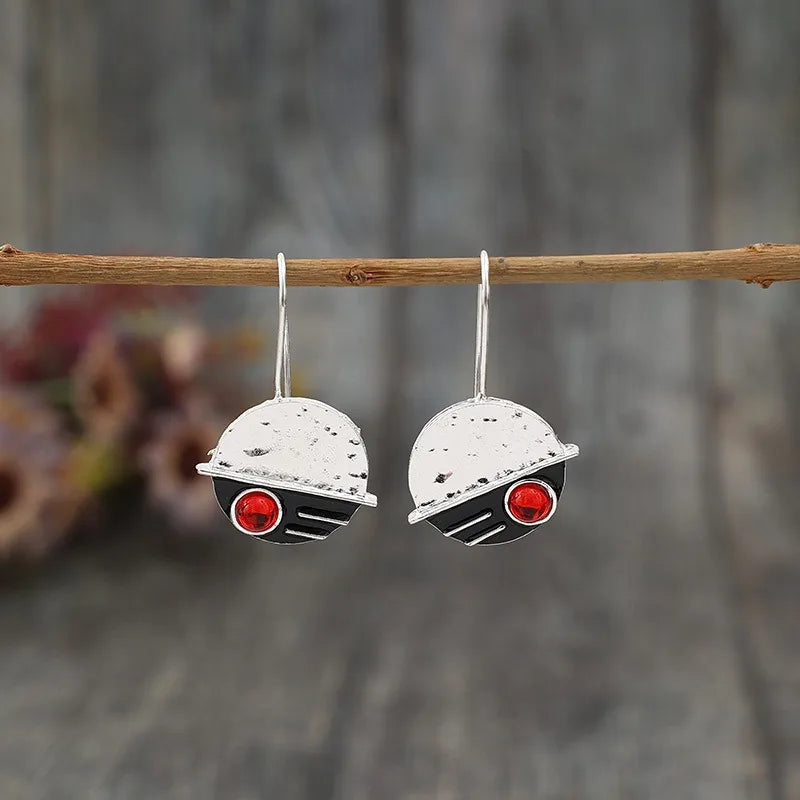 Charming Silver Earring for Any Occasion