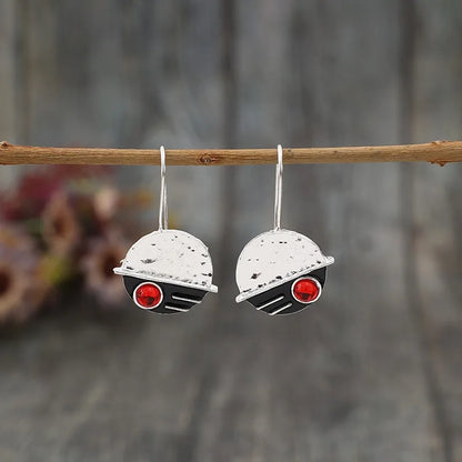 Charming Silver Earring for Any Occasion