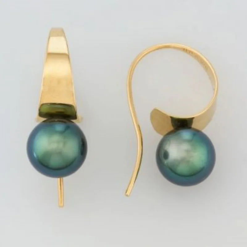 Elegant Gold Earring for Every Occasion