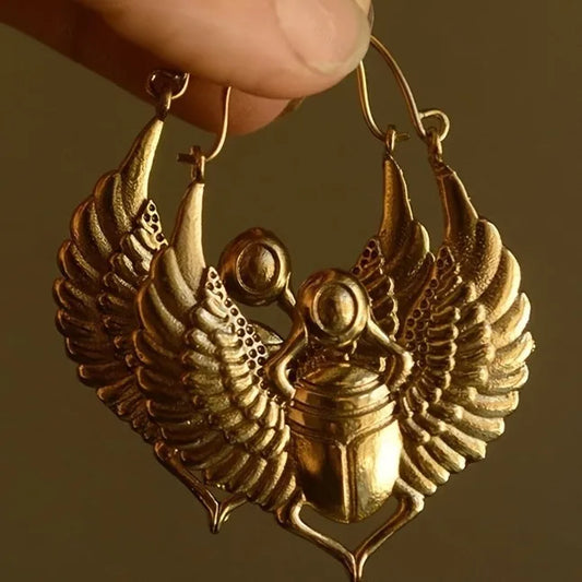 Classic Gold Earring with Timeless Appeal