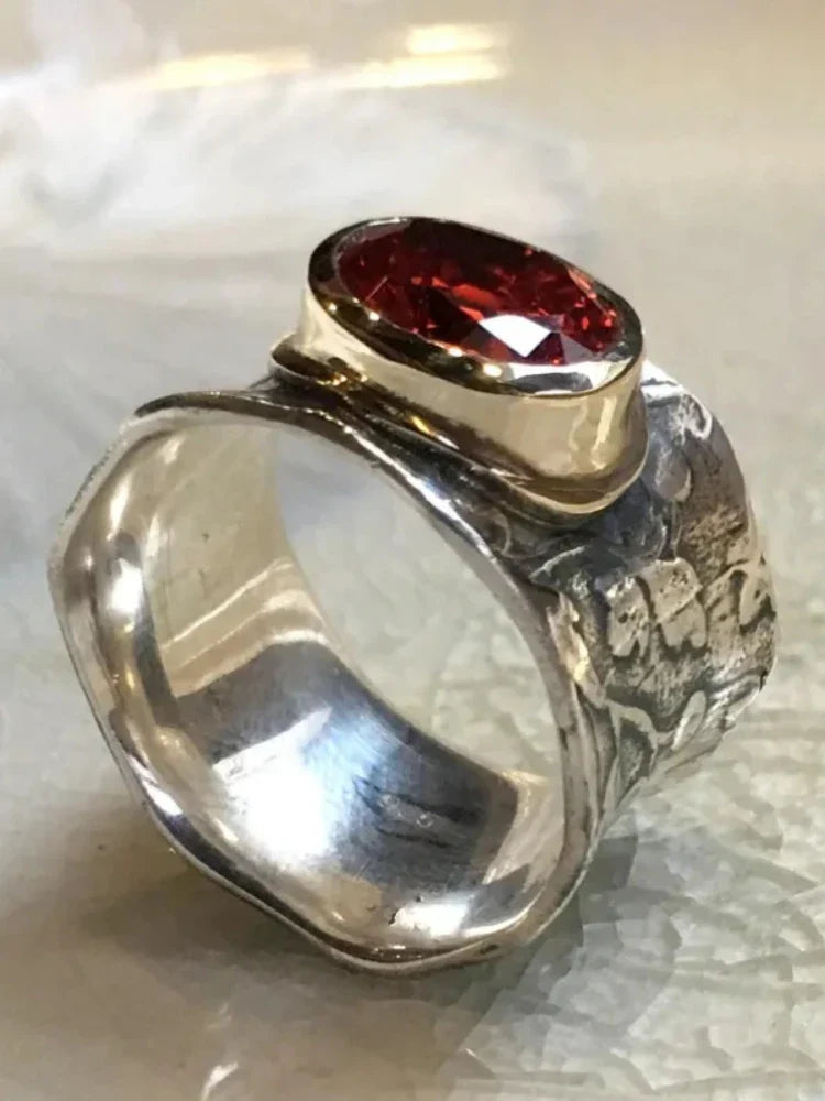 Classic Silver Ring with Timeless Appeal