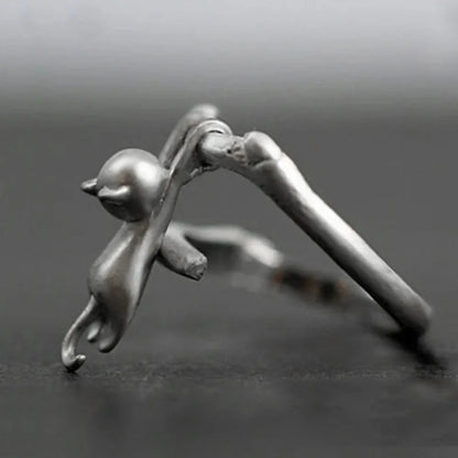 Classic Silver Ring with Timeless Appeal