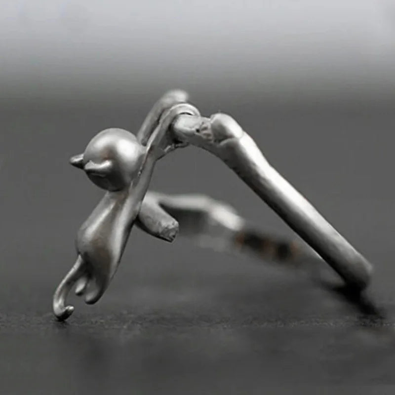 Classic Silver Ring with Timeless Appeal