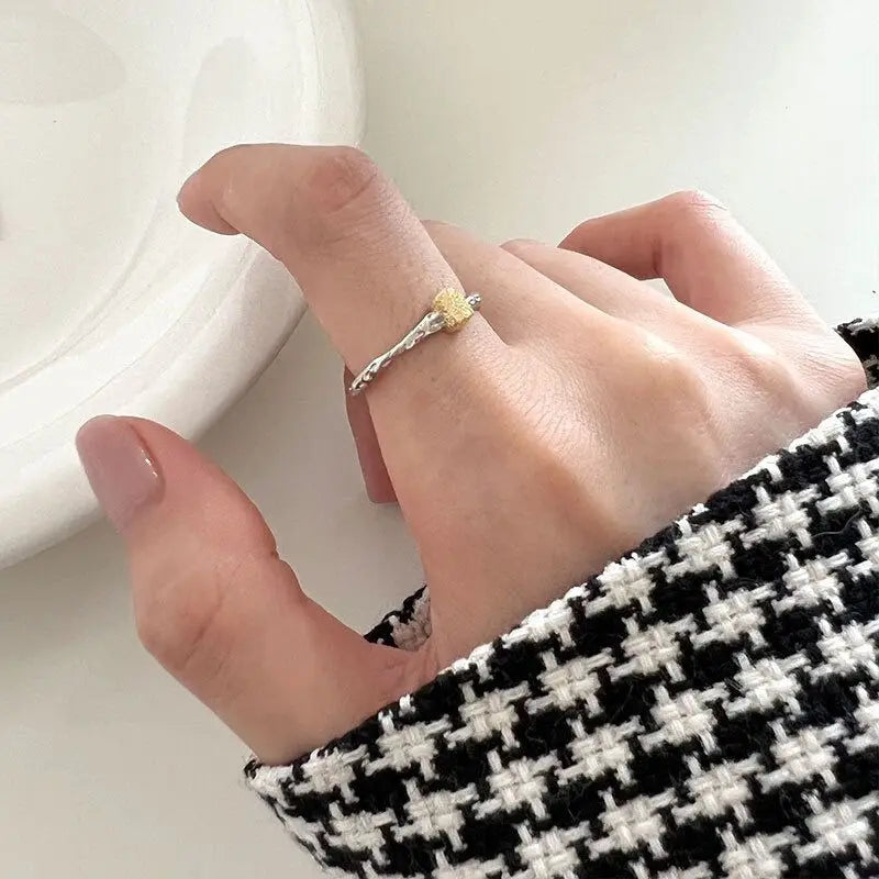 Classic Gold Ring with Timeless Appeal