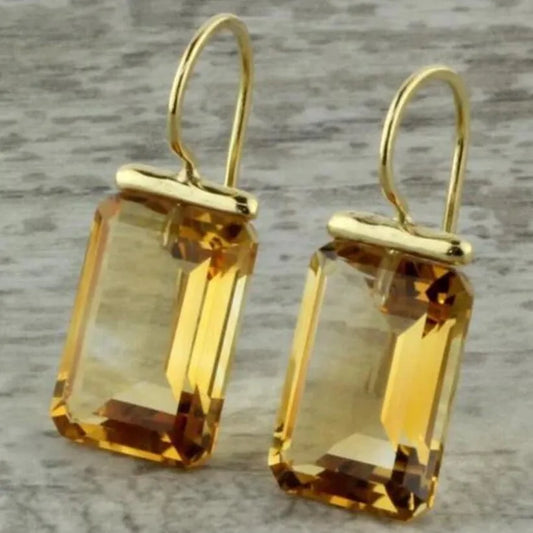 Elegant Gold Earring for Every Occasion