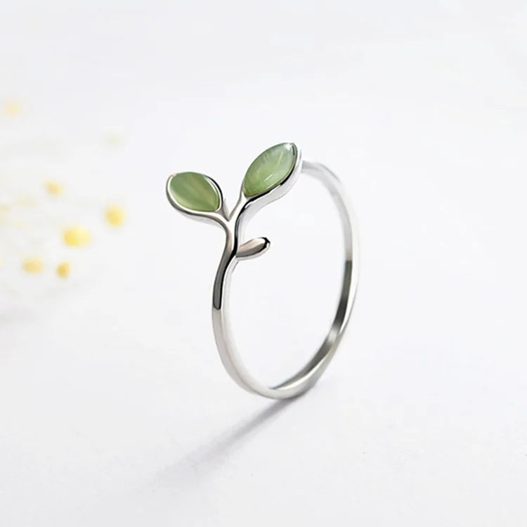 Classic Silver Ring with Timeless Appeal