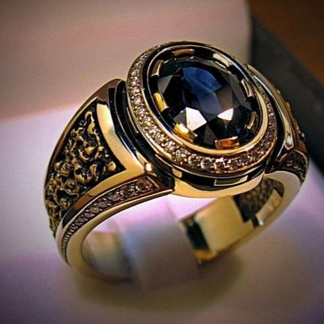 Classic Gold Ring with Timeless Appeal