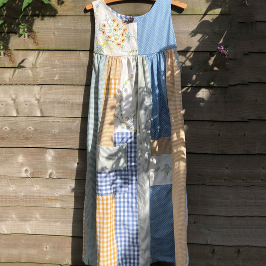 Women's Vintage Floral Patch Pocket Sleeveless Casual Dress artswardrobe
