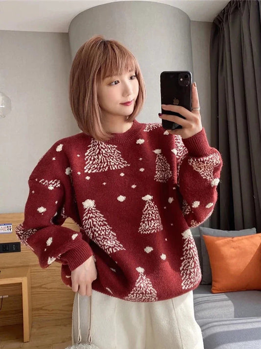 Karolina® | Warm women's knitted sweater with a Christmas tree print and a loose fit
