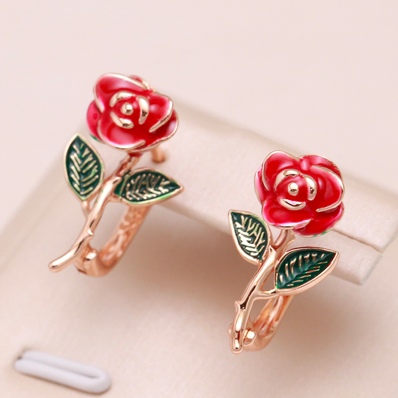 Beautiful Gold Earring with Unique Style