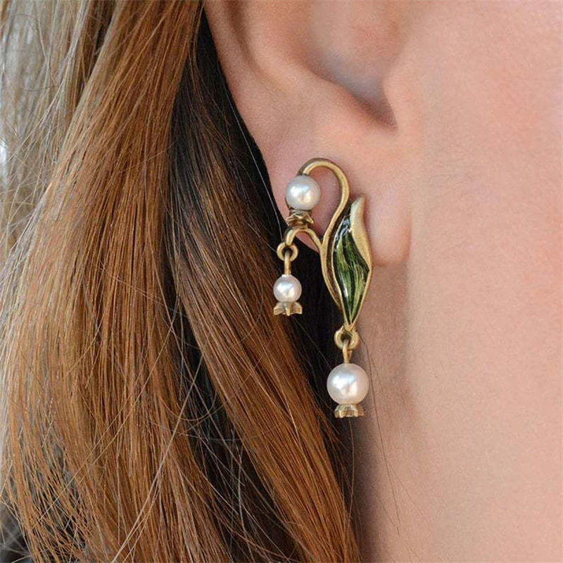 Beautiful Pearl Earring with Unique Style