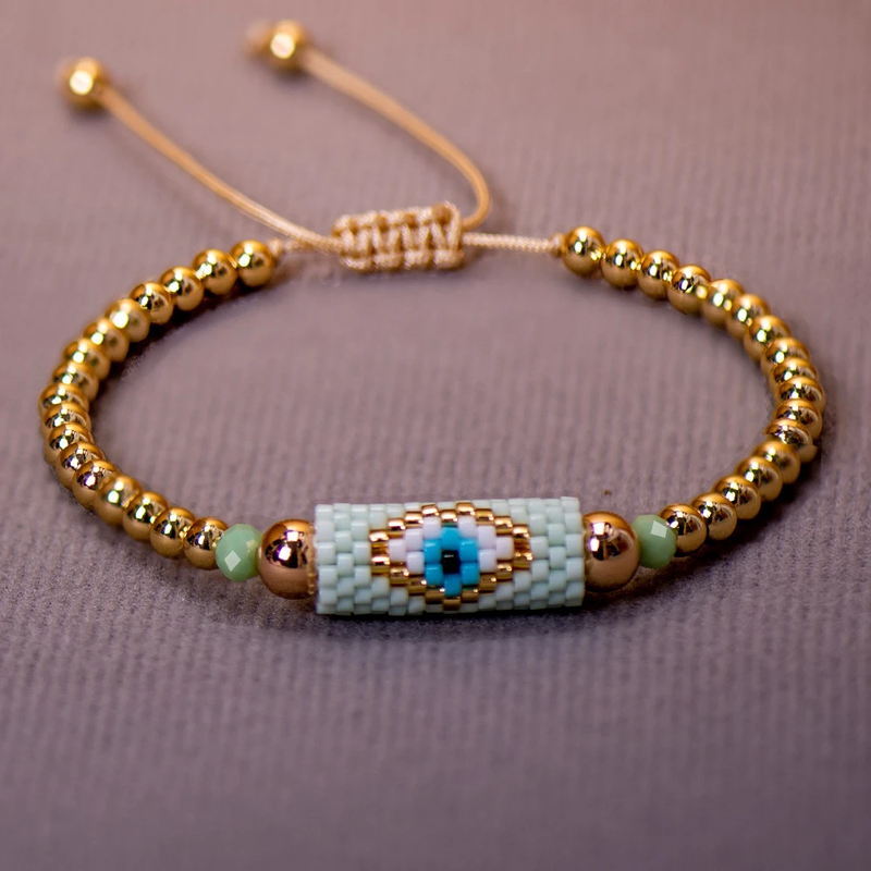Charming Gold Bracelet for Any Occasion