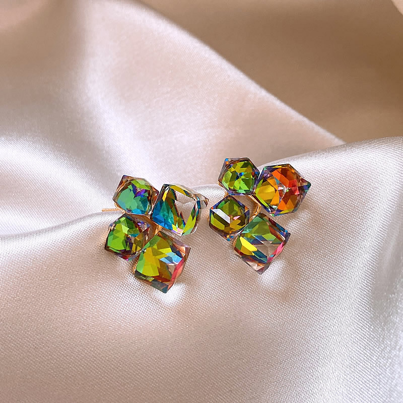 Beautiful Gold Earring with Unique Style