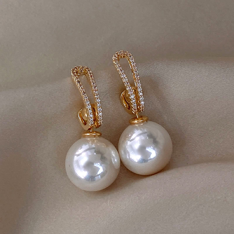 Beautiful Pearl Earring with Unique Style
