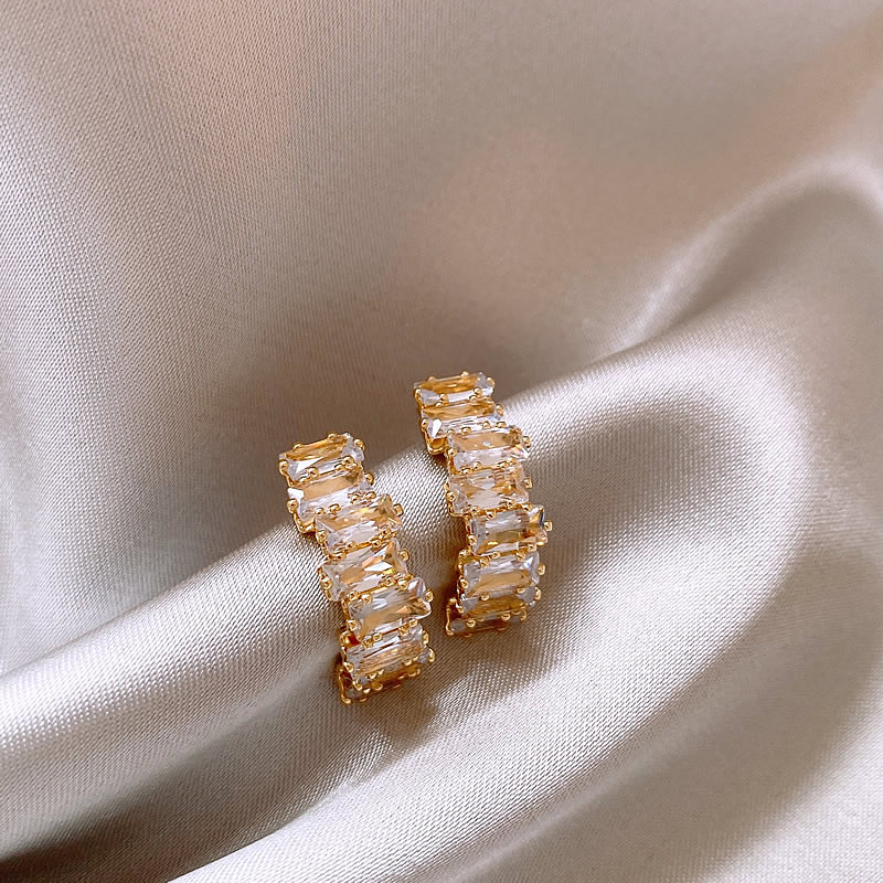 Beautiful Gold Earring with Unique Style