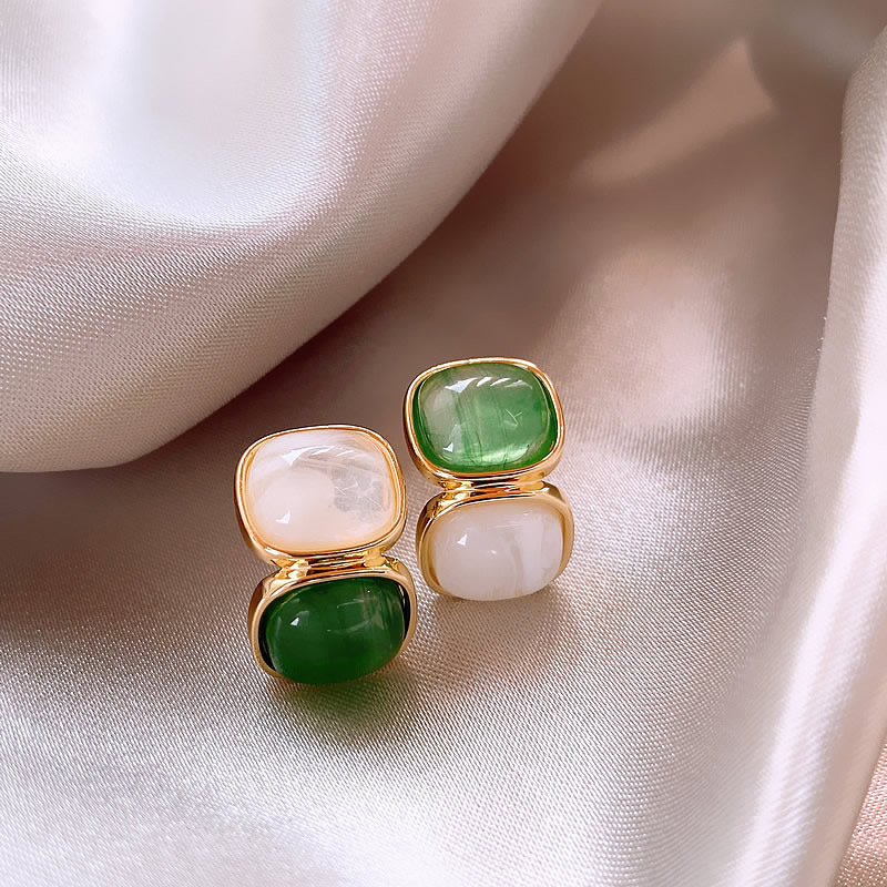 Stunning Gold Earring for Daily Wear