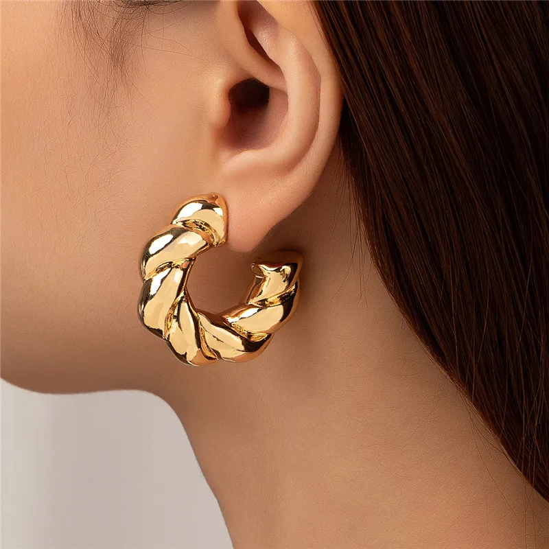 Elegant Gold Earring for Every Occasion
