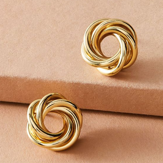 Romantic Gold Earring for Special Moments