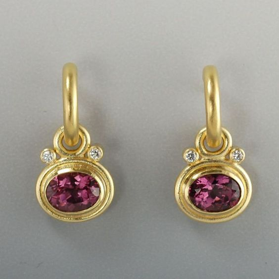 Classic Gold Earring with Timeless Appeal
