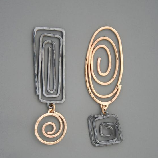 Romantic Gold Earring for Special Moments