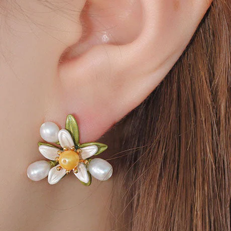 Charming Pearl Earring for Any Occasion