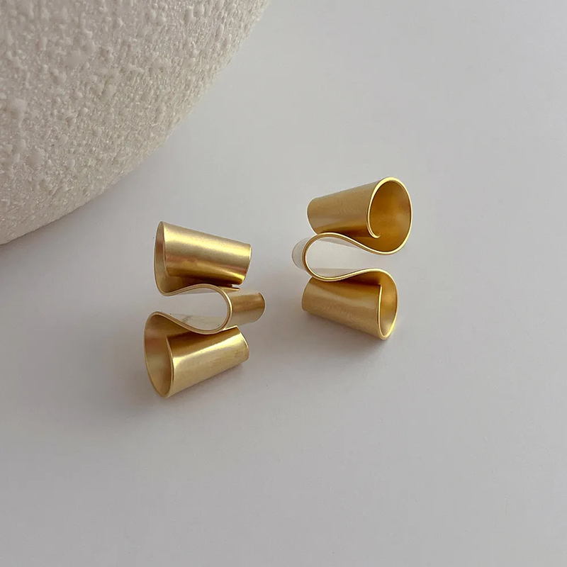 Charming Gold Earring for Any Occasion