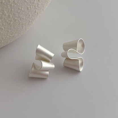 Charming Gold Earring for Any Occasion