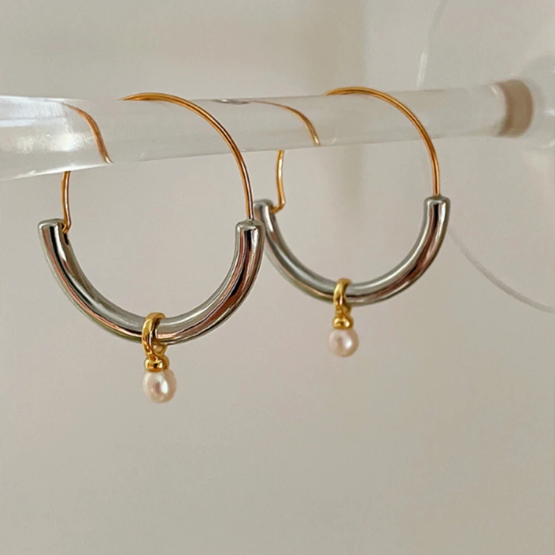 Stunning Gold Earring for Daily Wear