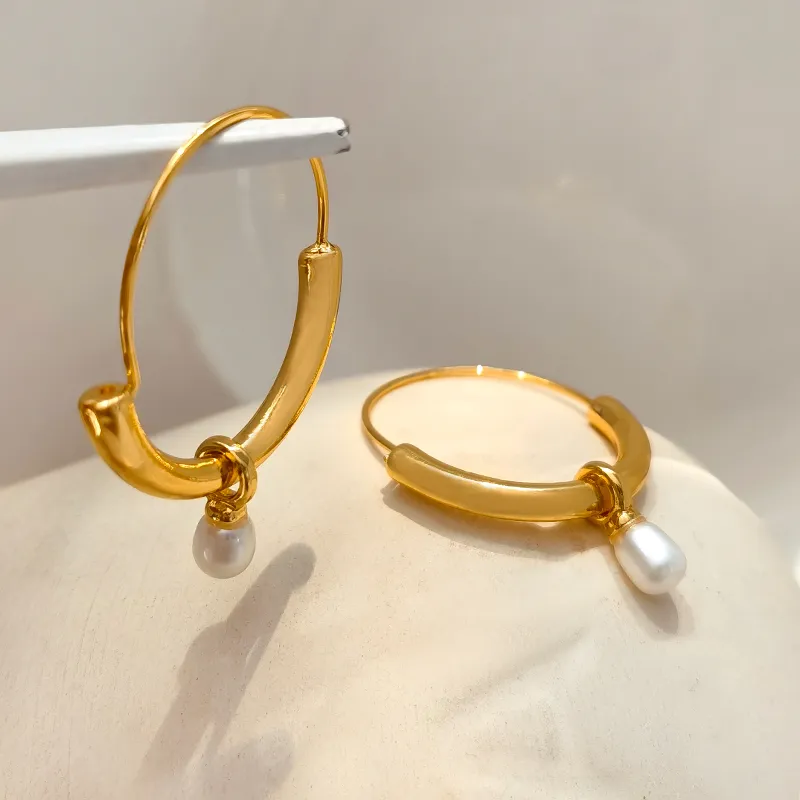 Stunning Gold Earring for Daily Wear