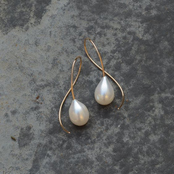 Charming Pearl Earring for Any Occasion