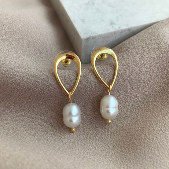 Beautiful Gold Earring with Unique Style